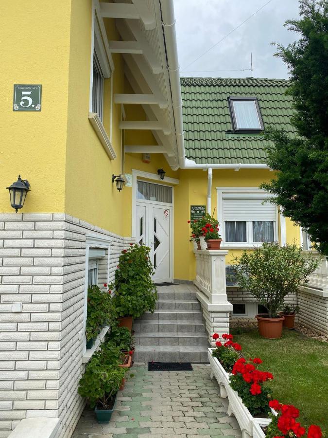 דירות Hajdúszoboszló Margareta Apartmanhaz מראה חיצוני תמונה